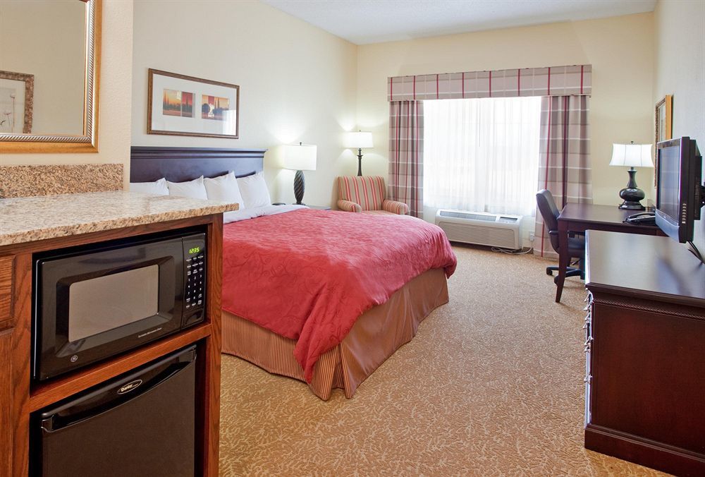 Country Inn & Suites By Radisson, Kansas City At Village West, Ks Bonner Springs Room photo